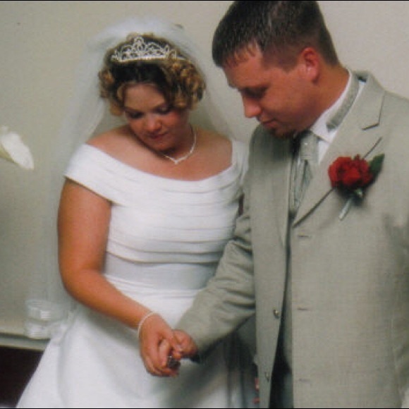 David’s Bridal Wedding Dress - Picture 3 of 4